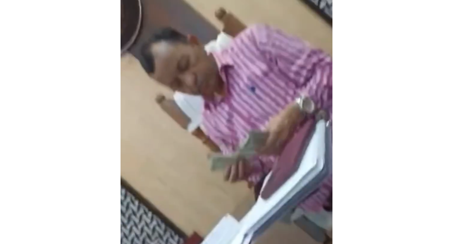 DPRO Banwari Lal Caught Taking Bribe, Video Goes Viral on Social Media