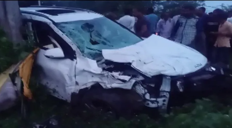 Deadly Road Accident in Gujarat’s Banaskantha: Truck-Car Collision Claims 6 Lives