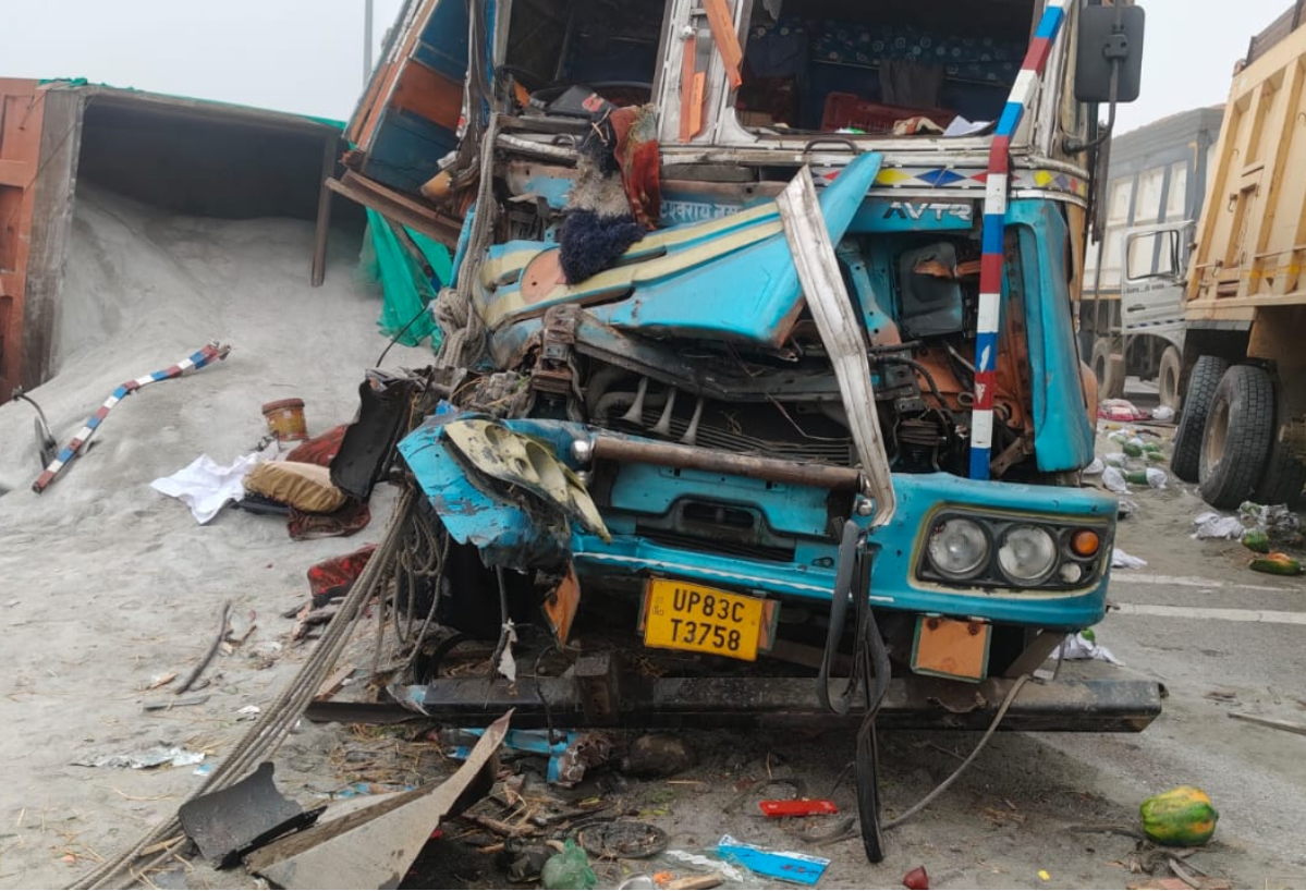 Dense Fog Triggers Major Accident on Bundelkhand Expressway in Auraiya