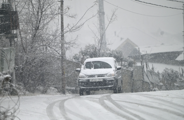 First Snowfall of the Season in Jammu & Kashmir