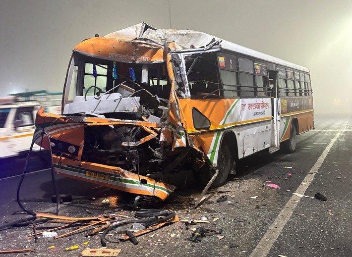 Journalists became angels for those injured in a road accident, personally carrying them and sending them to the hospital.