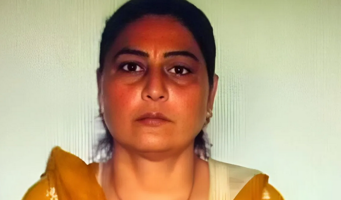 'I want to come back, the situation here is not good'; Sarabjit Kaur, stranded in Pakistan, pleads with her ex-husband.