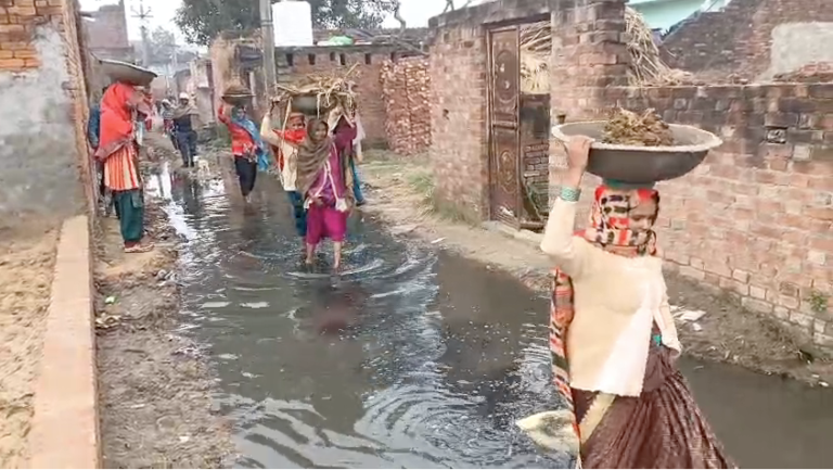 The road in Sambhal has turned into a pond