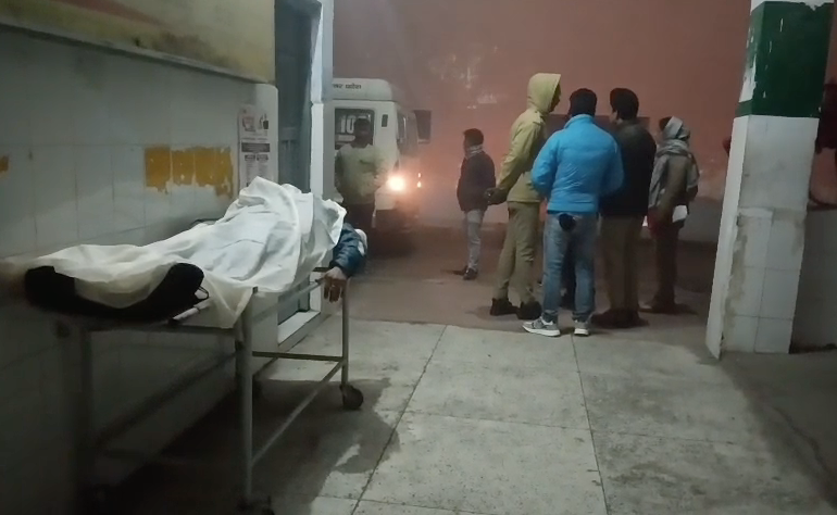 A major road accident occurred in Shahjahanpur due to dense fog.