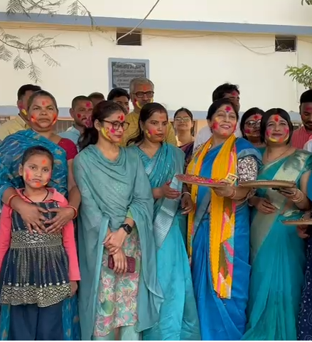 Holi meeting ceremony was celebrated with pomp in LNT College