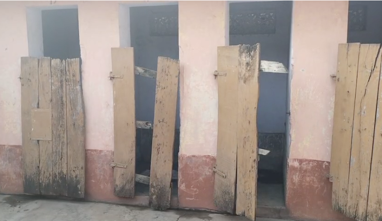 Shahjahanpur: Negligence of Cantonment Board Leaves Public Toilet in Shambles