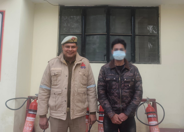 FIR against the person who ran the gypsy with the e-rickshaw driver hanging on the bonnet in Rampur