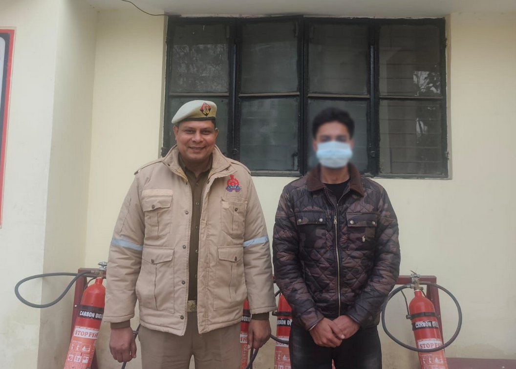 FIR against the person who ran the gypsy with the e-rickshaw driver hanging on the bonnet in Rampur