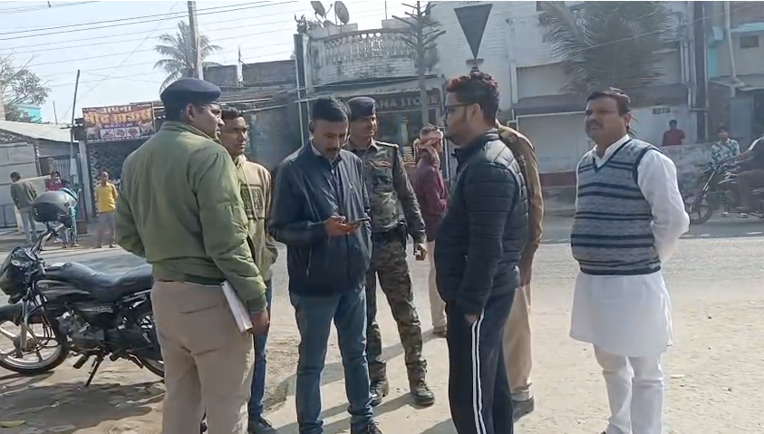 In Supaul, criminals robbed a cattle trader of Rs. 25 lakh at gunpoint; police have launched an investigation.