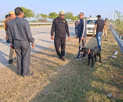 Woman’s Body Found Wrapped in Blanket on Yamuna Expressway in Agra, Mehndi on Hands and Lipstick on Lips