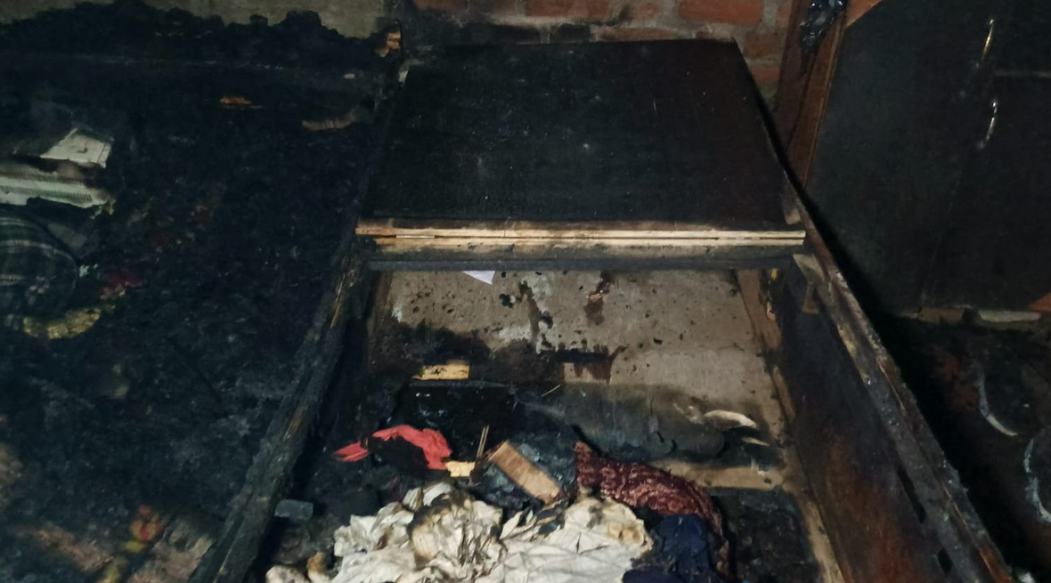 Massive fire caused by a short circuit; household belongings reduced to ashes, losses worth lakhs.