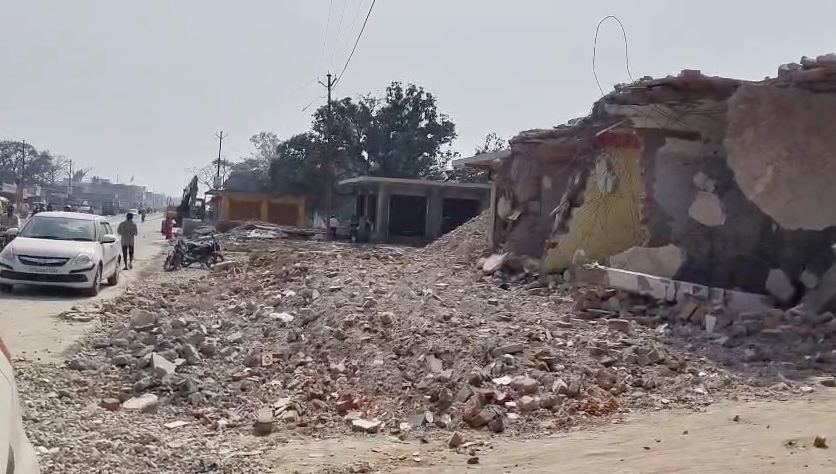 Work on the Tamkuhira Varanasi highway continues on a war footing.