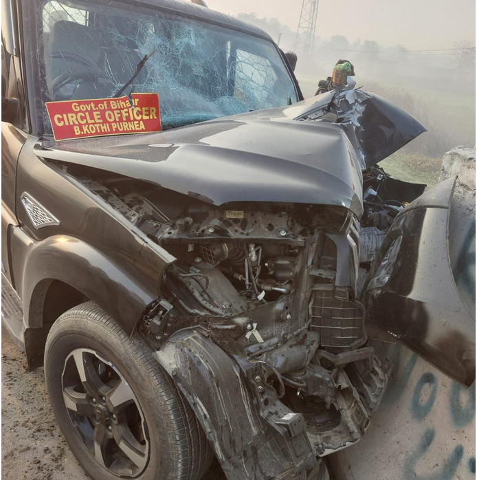 Major road accident in Saharsa, Scorpio collides with railing