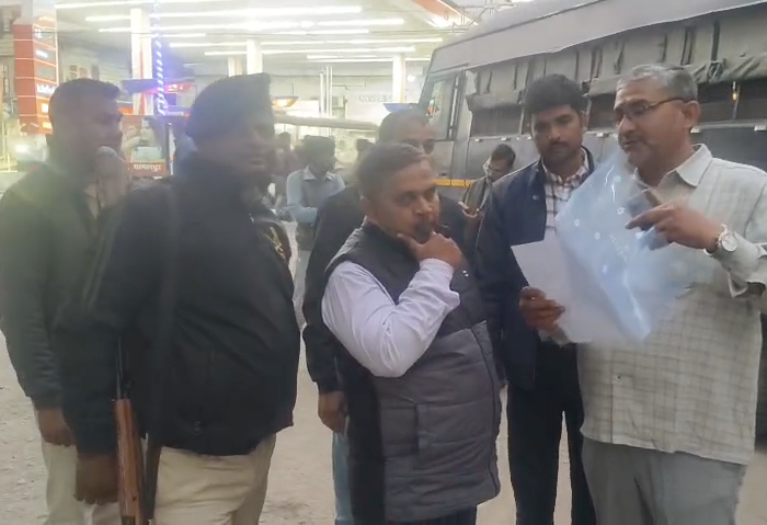 Action taken against bribery in Kishanganj, two employees of the mining department arrested.