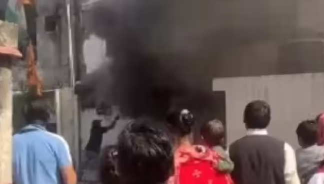 Massive Fire in Ghaziabad: GDA Flat Gutted, Fire Brigade Unable to Reach Due to Narrow Lanes