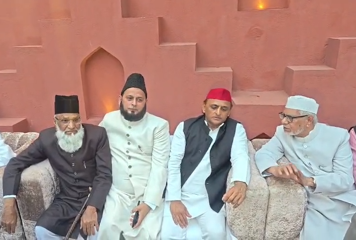 Akhilesh Yadav Attends Iftar Party in Lucknow, Calls It Symbol of Ganga-Jamuni Culture