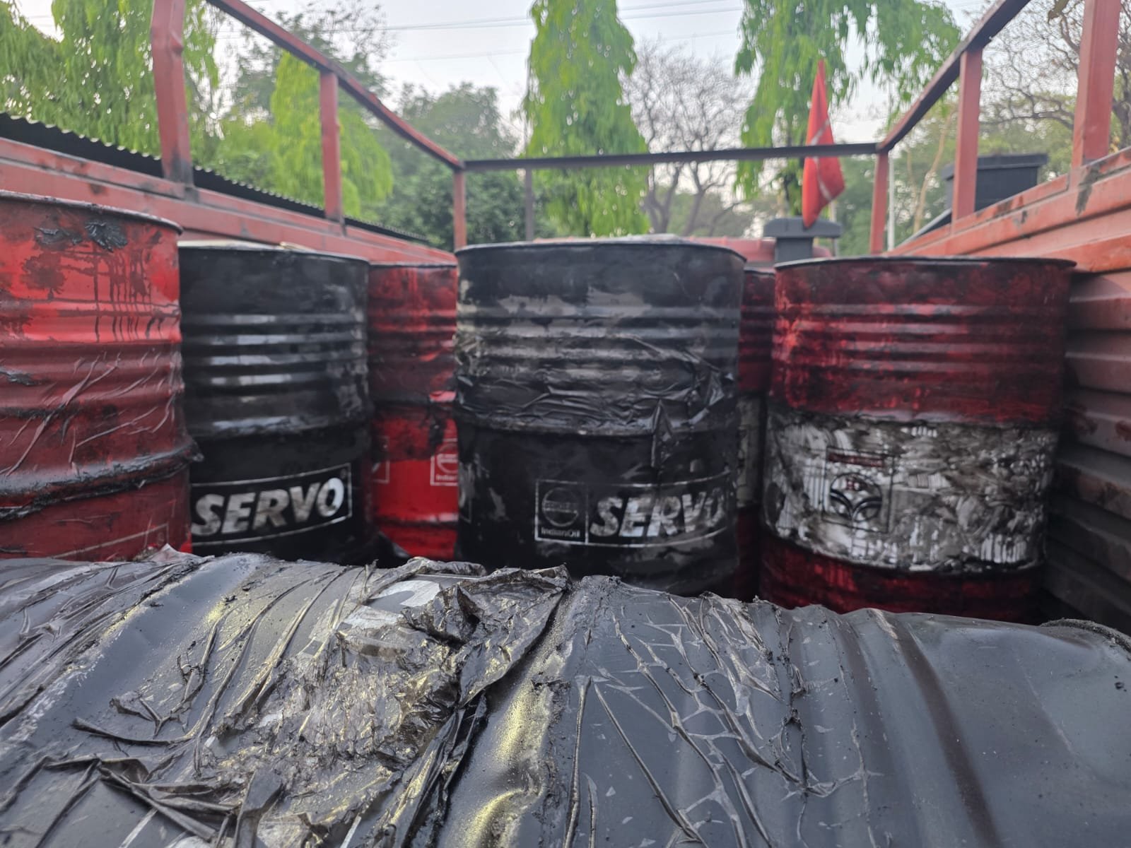 Illegal Burnt Oil Trade Busted in Singrauli, 16 Drums and Truck Seized