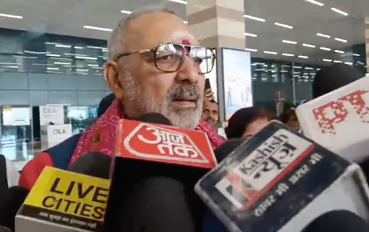 पटना: Bharatiya Janata Party के वरिष्ठ नेता और केंद्रीय मंत्री Giriraj Singh ने सरकार गठन को लेकर बड़ा बयान दिया है। उन्होंने कहा कि जब Nitish Kumar मुख्यमंत्री का चयन कर लेंगे और मंत्रियों का चयन भी कर लिया जाएगा, तभी सरकार का गठन होगा।