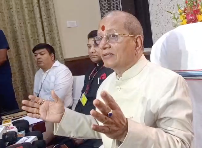 Vijay Kumar Sinha Issues Strict Warning to Striking Revenue Employees