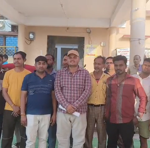 Boatmen Livelihood Crisis in Shivrinarayan, Motor Seizure and 20% Collection Allegations Raise Questions