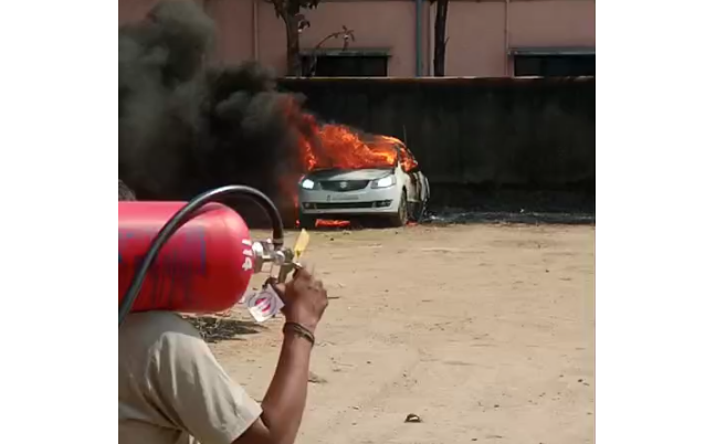 Car Catches Fire in Korba After Garbage Blaze Spreads, Fire Brigade Controls Situation