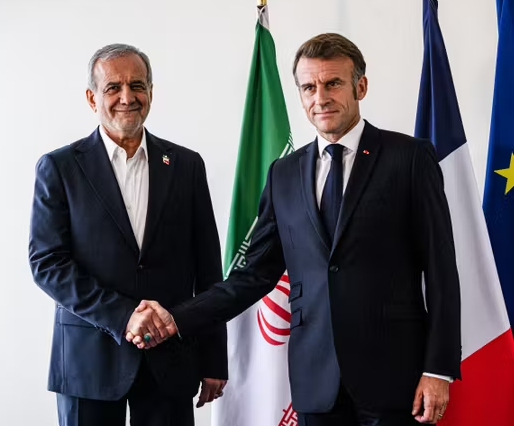 Macron Warns Iran in Call With President Pezeshkian, Urges Immediate Halt to Gulf Attacks