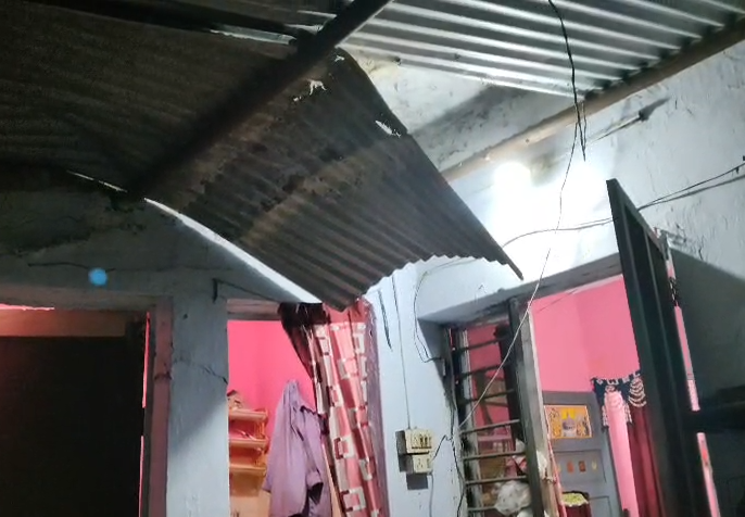 A Canopy Collapses in SECL Kusmunda Vikas Nagar Colony