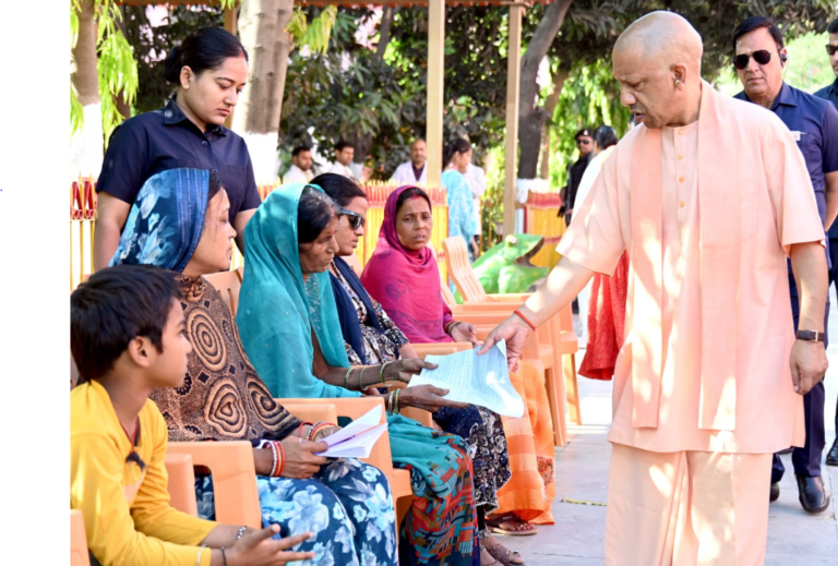 Every Citizen Heard: CM Yogi Addresses Public Grievances at ‘Janata Darshan’ in Gorakhpur