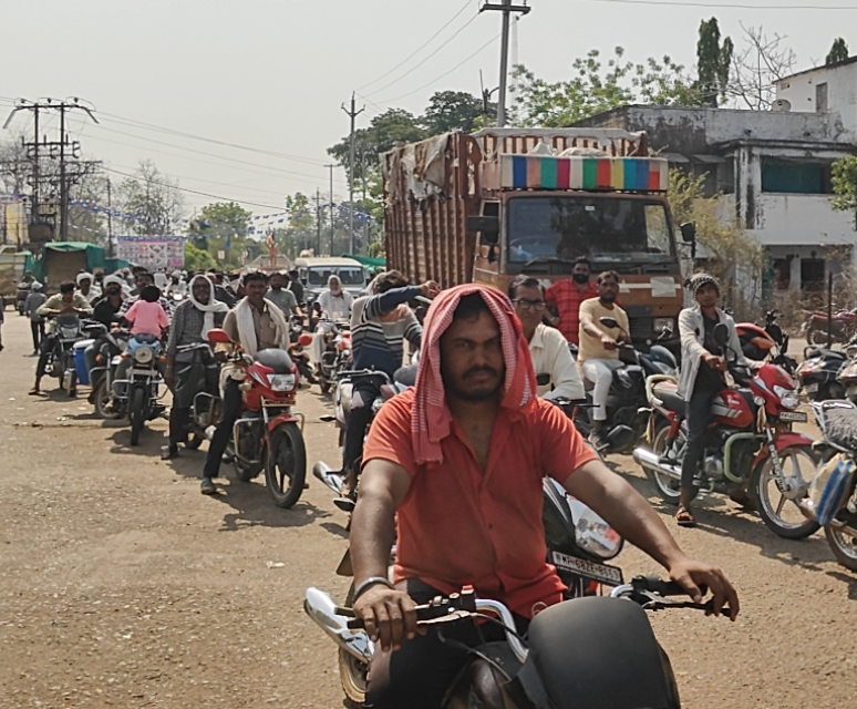 Fuel Crisis in Nepanagar: Long Queues, Supply Disrupted, Public Faces Hardship