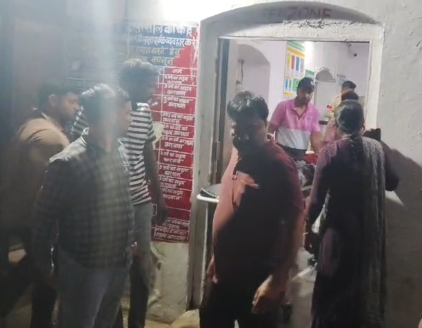 Horrific Road Accident in Dhar: 16 Killed After Pickup Overturns Due to Tyre Burst