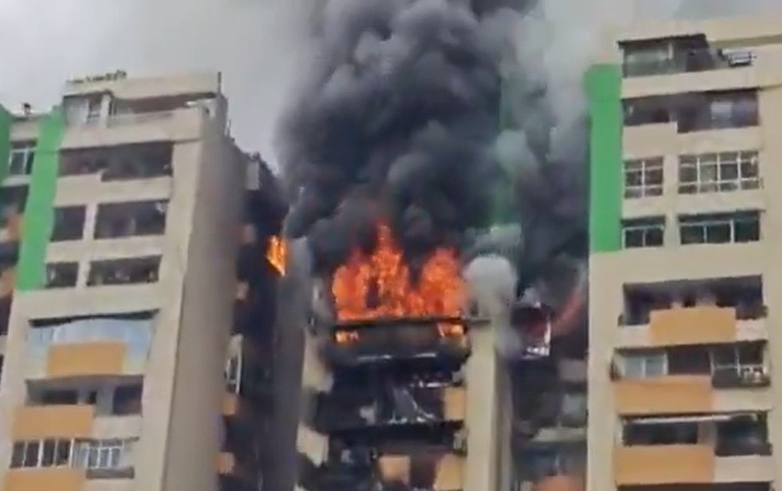 Massive Fire in Ghaziabad High-Rise: 8 Flats Gutted, Major Rescue Operation Launched