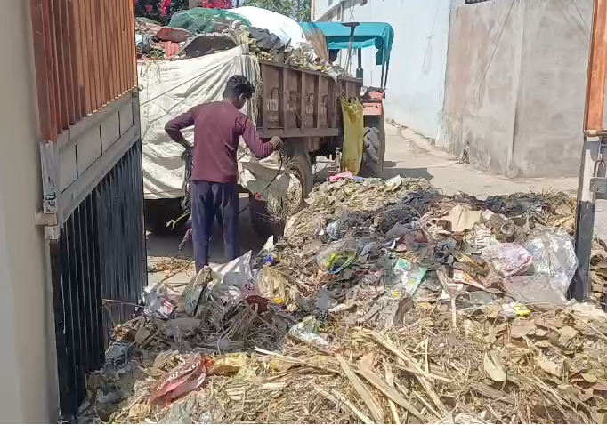Power Cut Over Dues Sparks Garbage Protest in Shahgarh