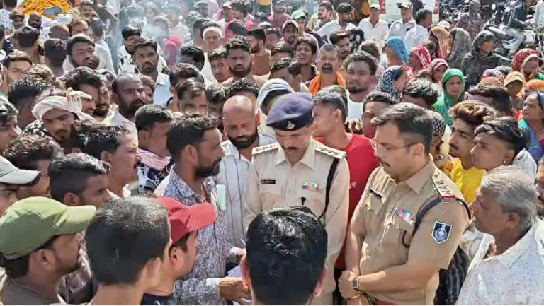 The Bargunda community has expressed its strong outrage in protest against the massacre that took place in Mandsaur yesterday.