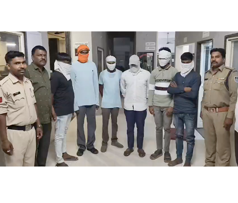 Khaknar Police Crack Down on Gambling Den; 6 Accused Arrested, Cash and Cards Seized