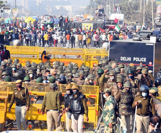 Noida-Ghaziabad Border Protest: Massive Traffic Jam Leaves Commuters Stranded