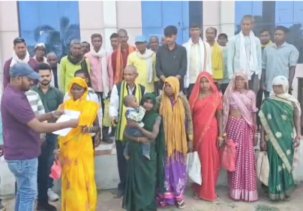 Surajpur Ration Irregularities: Over 150 Beneficiaries Denied Food Grains, Villagers Protest at Collectorate