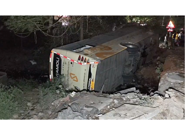 Volvo Bus Accident on Nakkapalli Highway: 6 Seriously Injured, Driver Fatigue Suspected