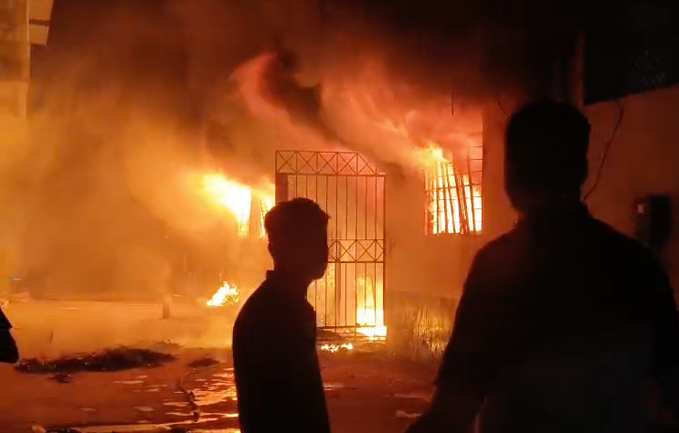 Massive Fire at Shoe Factory in Jajmau, Kanpur; Crores Lost, Short Circuit Suspected