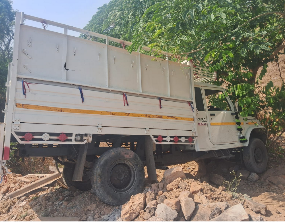 Major Accident in Korba: Pickup Crashes into Tree After Brake Failure, 9 Injured Including Children