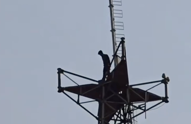 Youth Climbs Radio Tower in Kurnool Over Family Dispute, Safely Rescued by Police