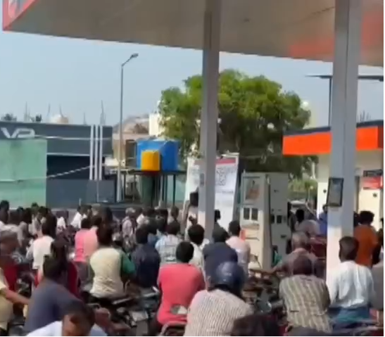 Amid Fuel Panic, Tirupati Pump Owner Distributes Free Petrol, Calms Public