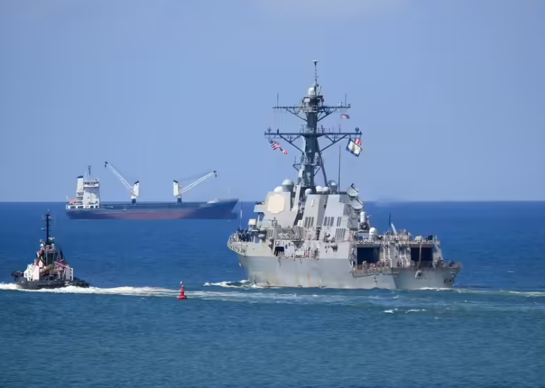 US Warships Pass Through Strait of Hormuz, Trump’s Move Signals Strategic Shift
