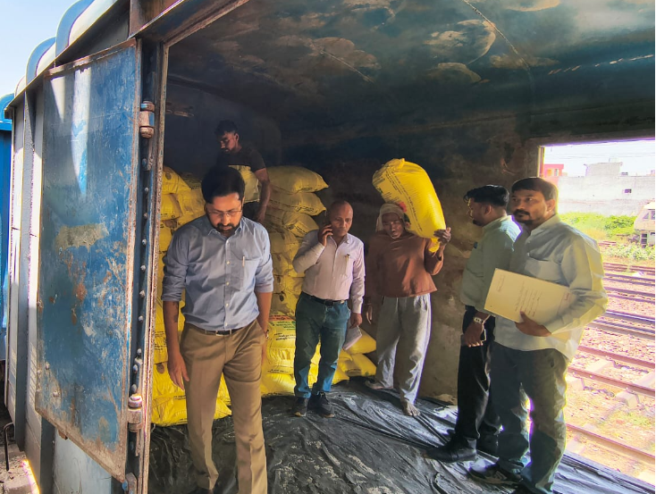 Big Relief For Farmers In Hapur As 1140 Metric Ton Urea Supply Arrives For Kharif Season