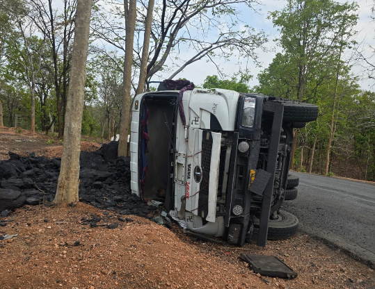 Coal-Laden Trailer Overturns in Korba, Elderly Woman Killed and Two Injured