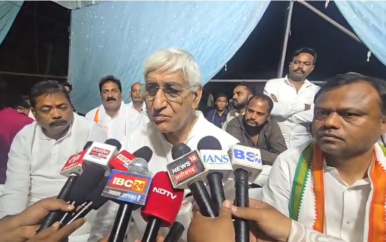 Congress Protest Escalates Outside Vishrampur Police Station, Top Leaders Share Stage