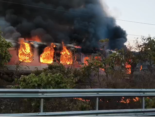 Fire Breaks Out in Rajdhani Express Near Ratlam