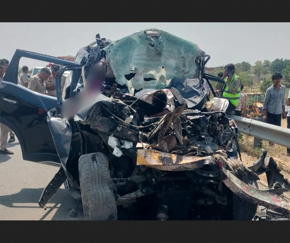 Horrific Crash on KMP Expressway: Scorpio Mangled, 5 Dead Including 4 Policemen