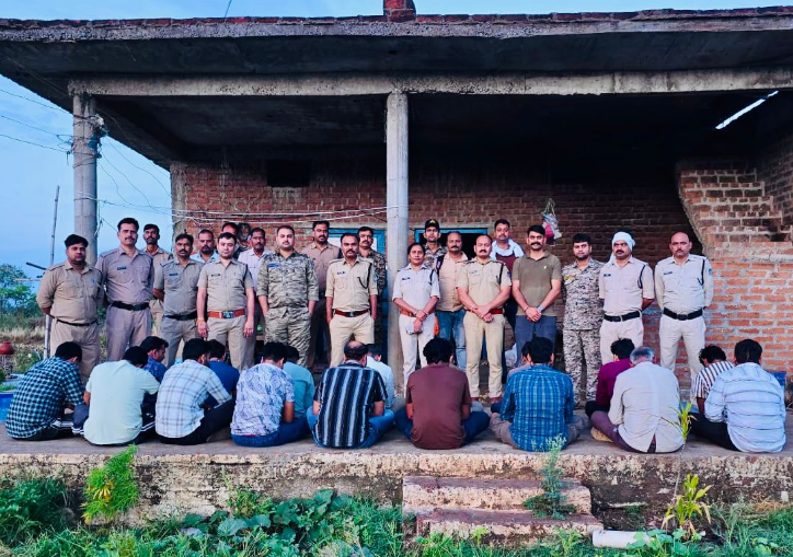 Police Raid Gambling Den In Datia, 17 Arrested And Assets Worth ₹6.80 Lakh Seized