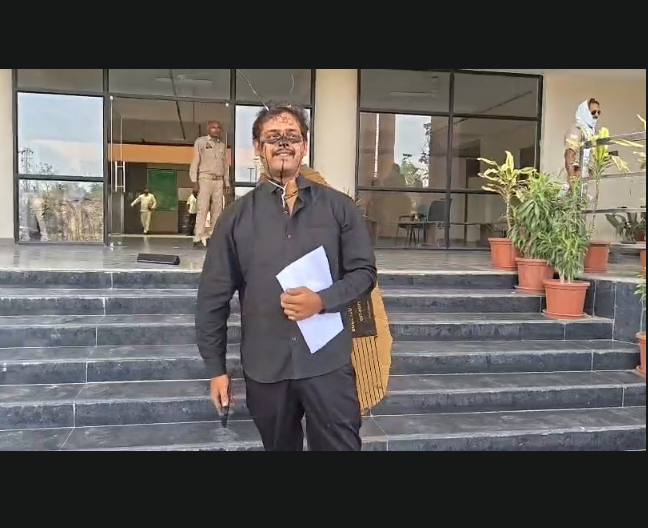 Youth Dressed as ‘Cockroach’ Protests Against Yamuna Pollution at Municipal Corporation Office