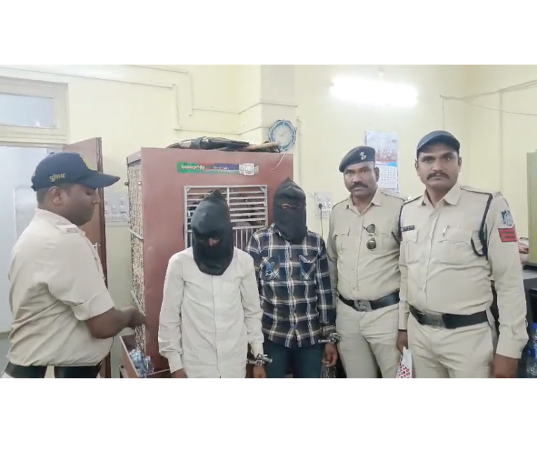Navara Loot Case Exposed — Major Action by Burhanpur Police; Two Members of a Notorious Gang Arrested, Goods Worth Lakhs Recovered.